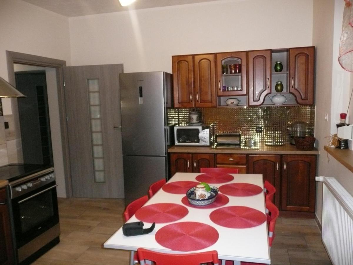 Ferienwohnung Apartament U Eli Jelenia Góra Exterior foto